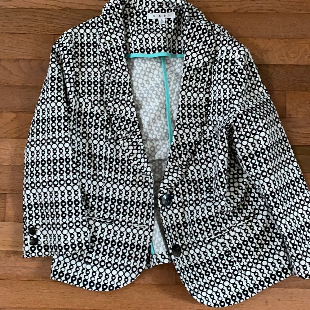 Black and white Cabi blazer. Size 6